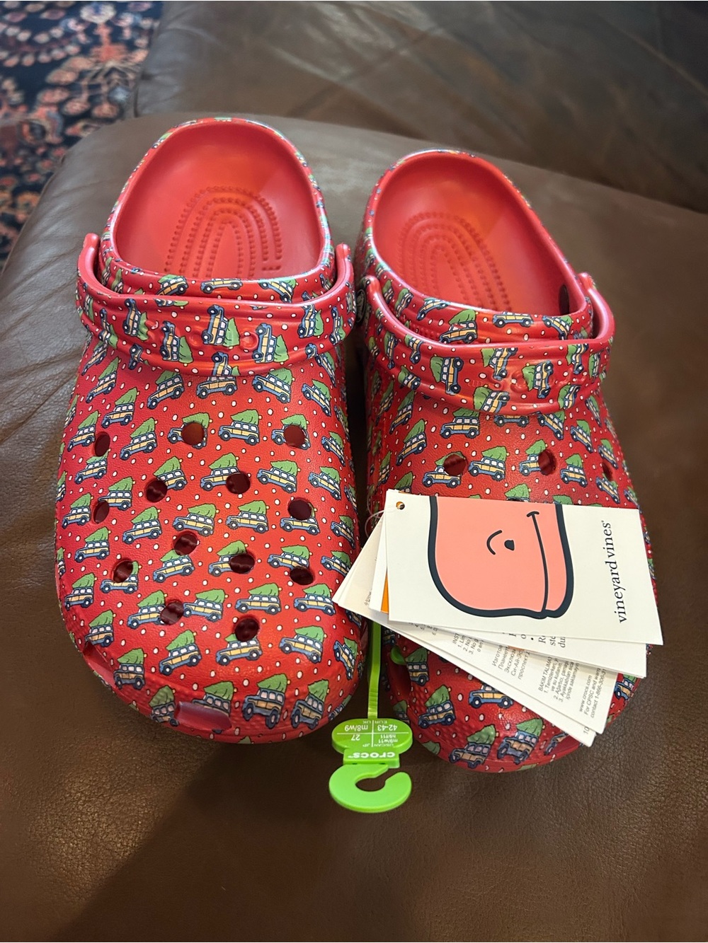 New CROCS men 9 Christmas vineyard vines clogs
